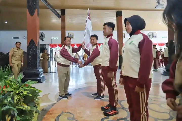 Pj Sekda Trenggalek Berangkatkan Kontingen POPDA XV dan PEPARPEDA III Jatim 2026