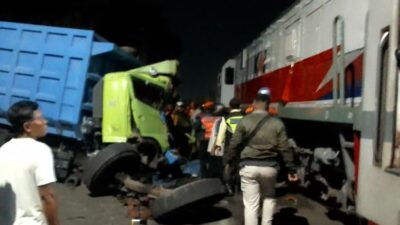 Kereta Commuter Line Dhoho Tabrak Truk Pasir di Blitar, Sopir Selamat Setelah Lompat dari Kabin