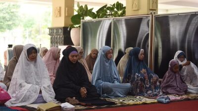 Wali Kota Kediri Salat Idul Adha di Balai Kota, Tekankan Nilai Keikhlasan dan Kebersamaan