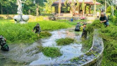 Gotong Royong Bersama, Babinsa Ngadirejo Tata Lingkungan Wisata Rohani Goa Maria