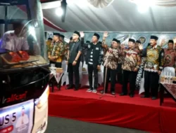 Bupati Rijanto Lepas Ratusan Jamaah Haji Kabupaten Blitar, Doakan Perjalanan Lancar hingga Jadi Haji Mabrur