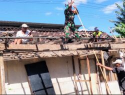 Wujud Kepedulian Sosial, Babinsa Pakunden Dampingi Rehab RTLH Bersama Warga
