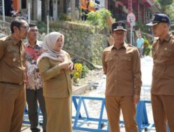 Dinas PUPR Dampingi Plt Bupati Ahmad Baharudin Tinjau Perbaikan Jalan Lingkar Waduk Wonorejo