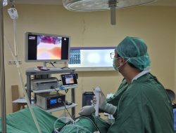 Operasi Batu Saluran Kemih Tanpa Sayatan, Layanan Urologi RSUD Ngudi Waluyo Wlingi Andalkan Teknik Minimal Invasive Surgery