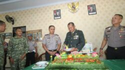 Rayakan HUT ke-81 TNI, Polres Trenggalek Beri Kejutan di Makodim 0806